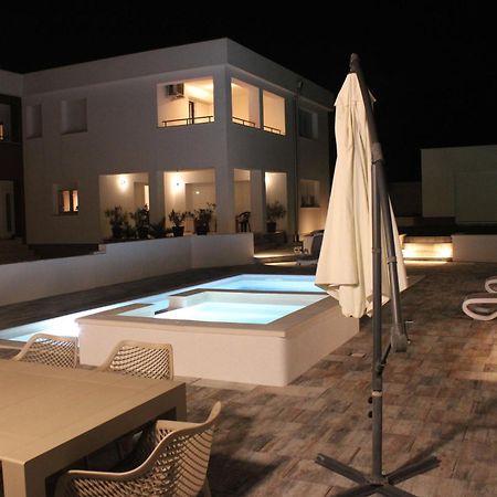 PUY Holiday House Emjalemi מראה חיצוני תמונה