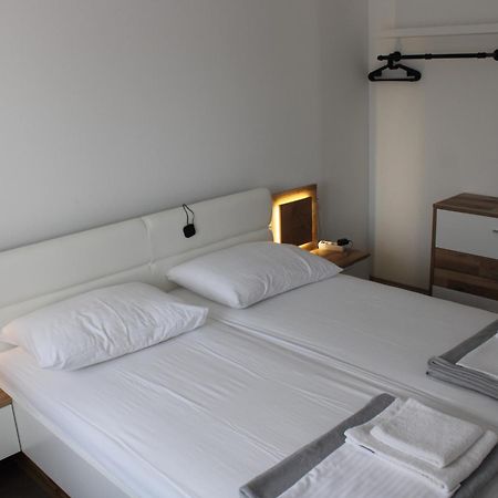 PUY Holiday House Emjalemi מראה חיצוני תמונה