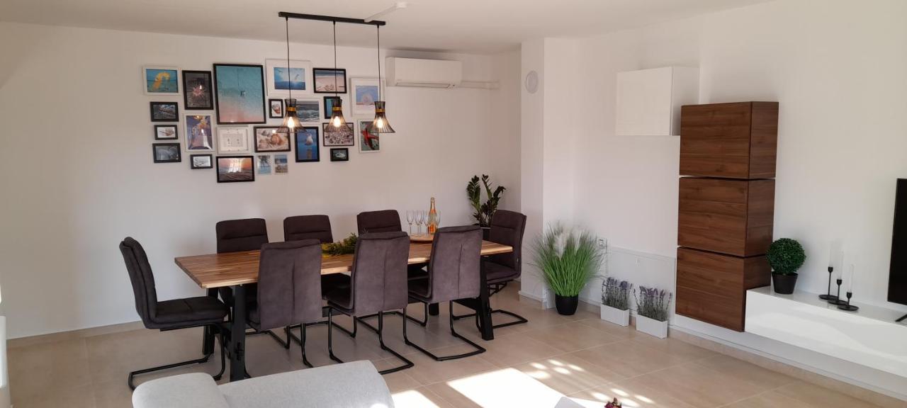PUY Holiday House Emjalemi מראה חיצוני תמונה
