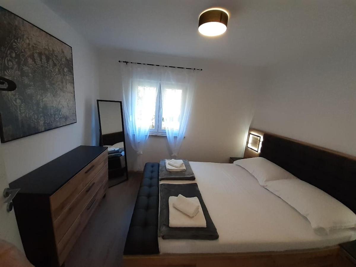 PUY Holiday House Emjalemi מראה חיצוני תמונה