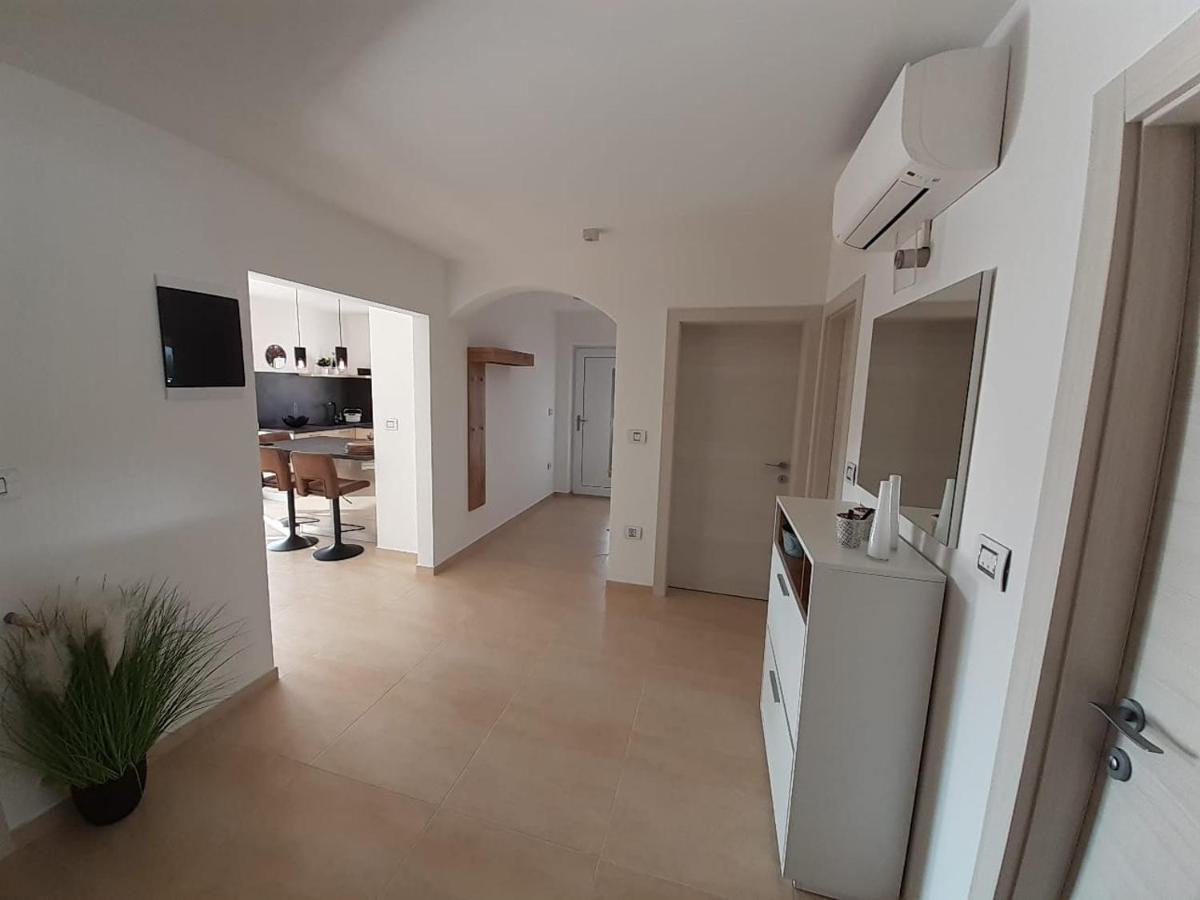 PUY Holiday House Emjalemi מראה חיצוני תמונה
