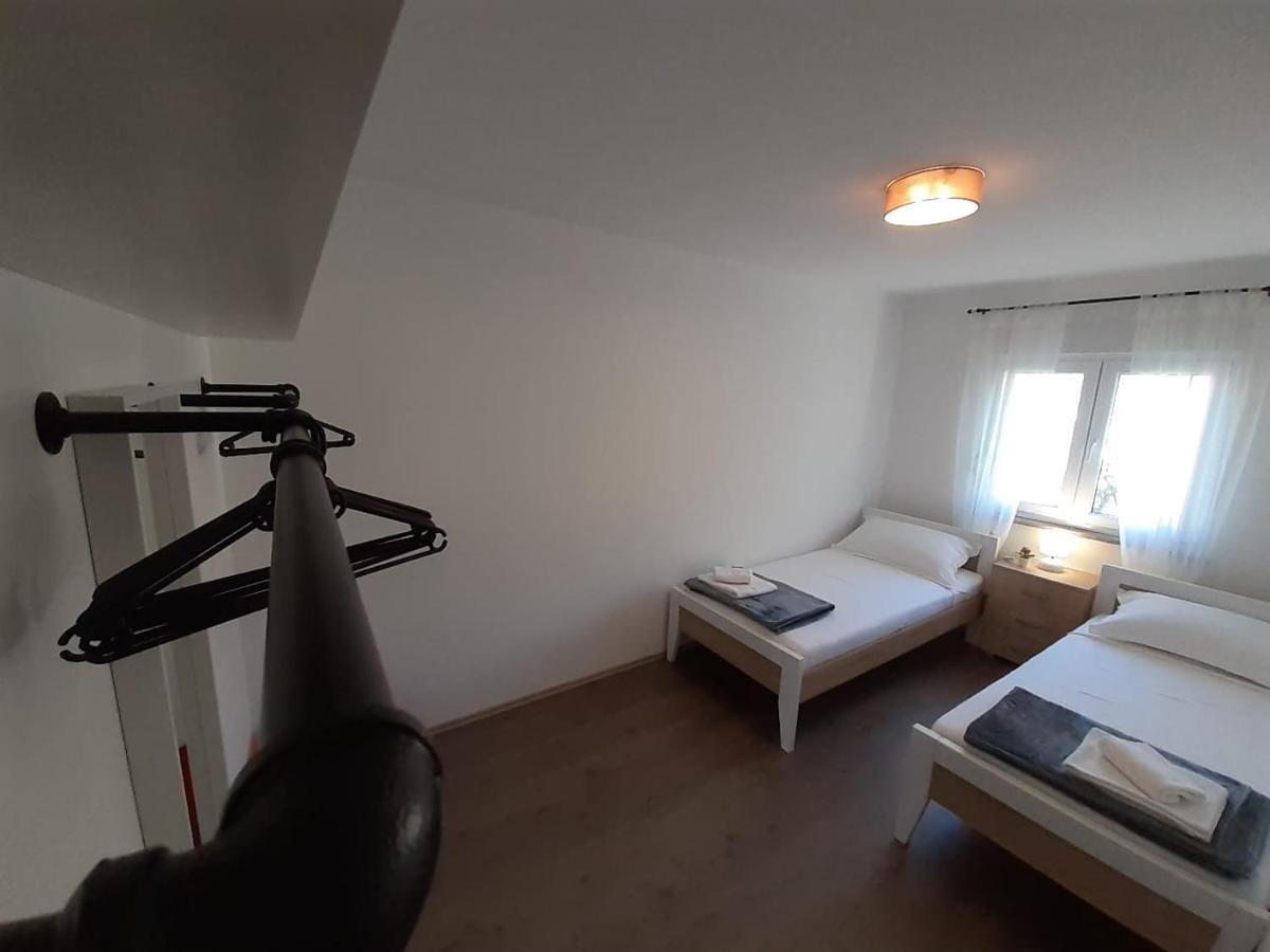 PUY Holiday House Emjalemi מראה חיצוני תמונה