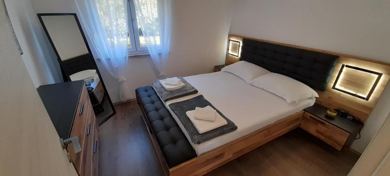 PUY Holiday House Emjalemi מראה חיצוני תמונה