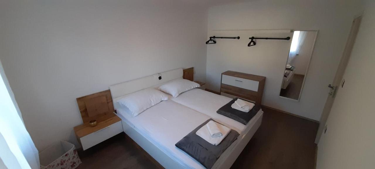 PUY Holiday House Emjalemi מראה חיצוני תמונה