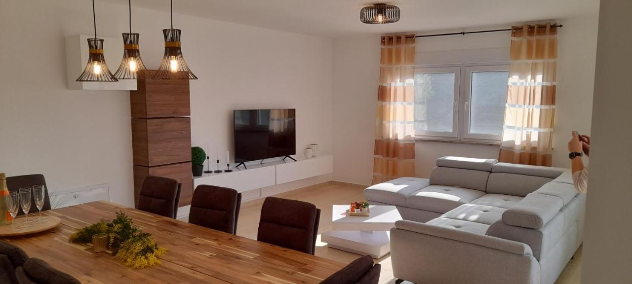 PUY Holiday House Emjalemi מראה חיצוני תמונה