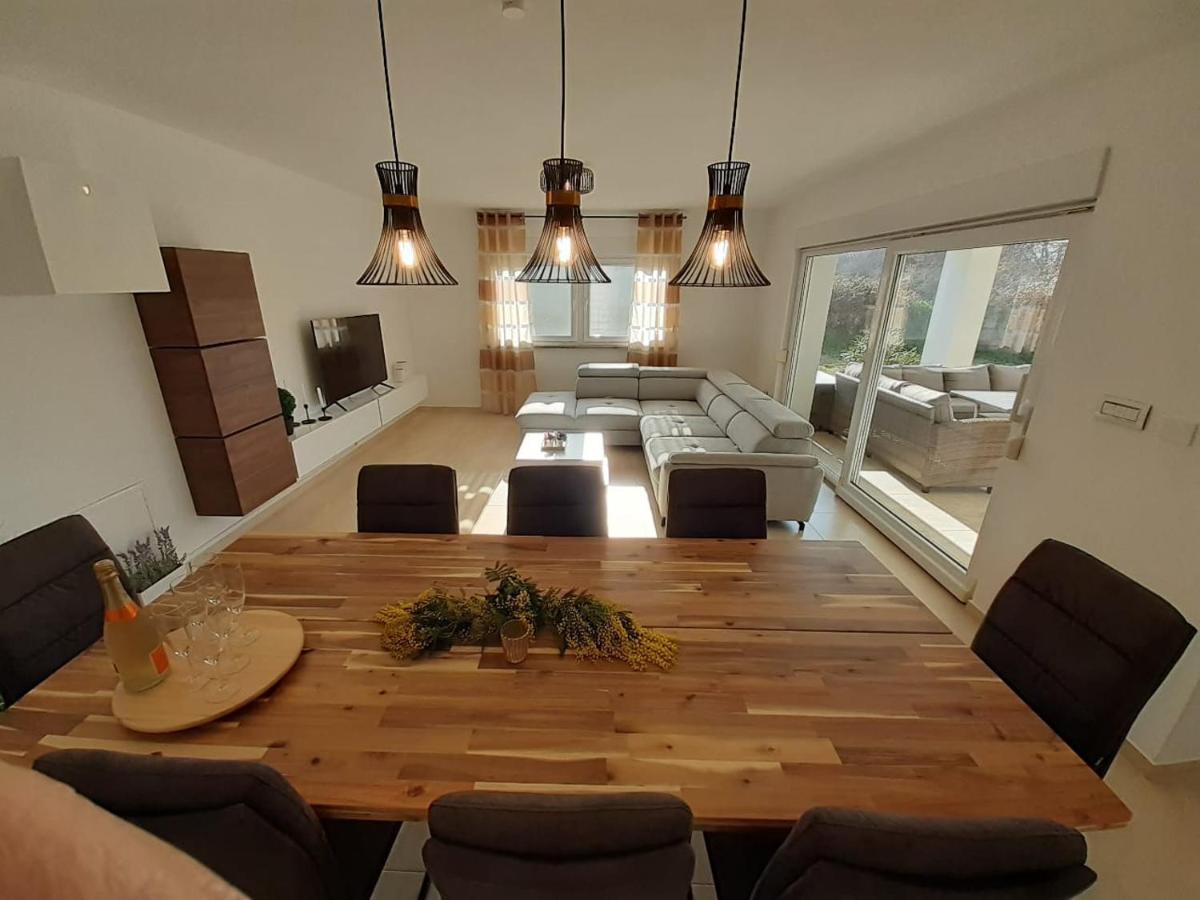 PUY Holiday House Emjalemi מראה חיצוני תמונה