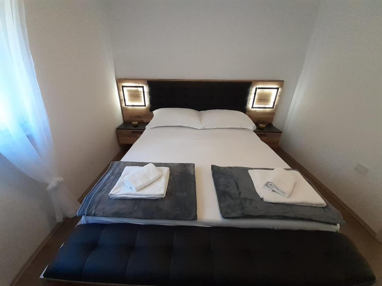 PUY Holiday House Emjalemi מראה חיצוני תמונה