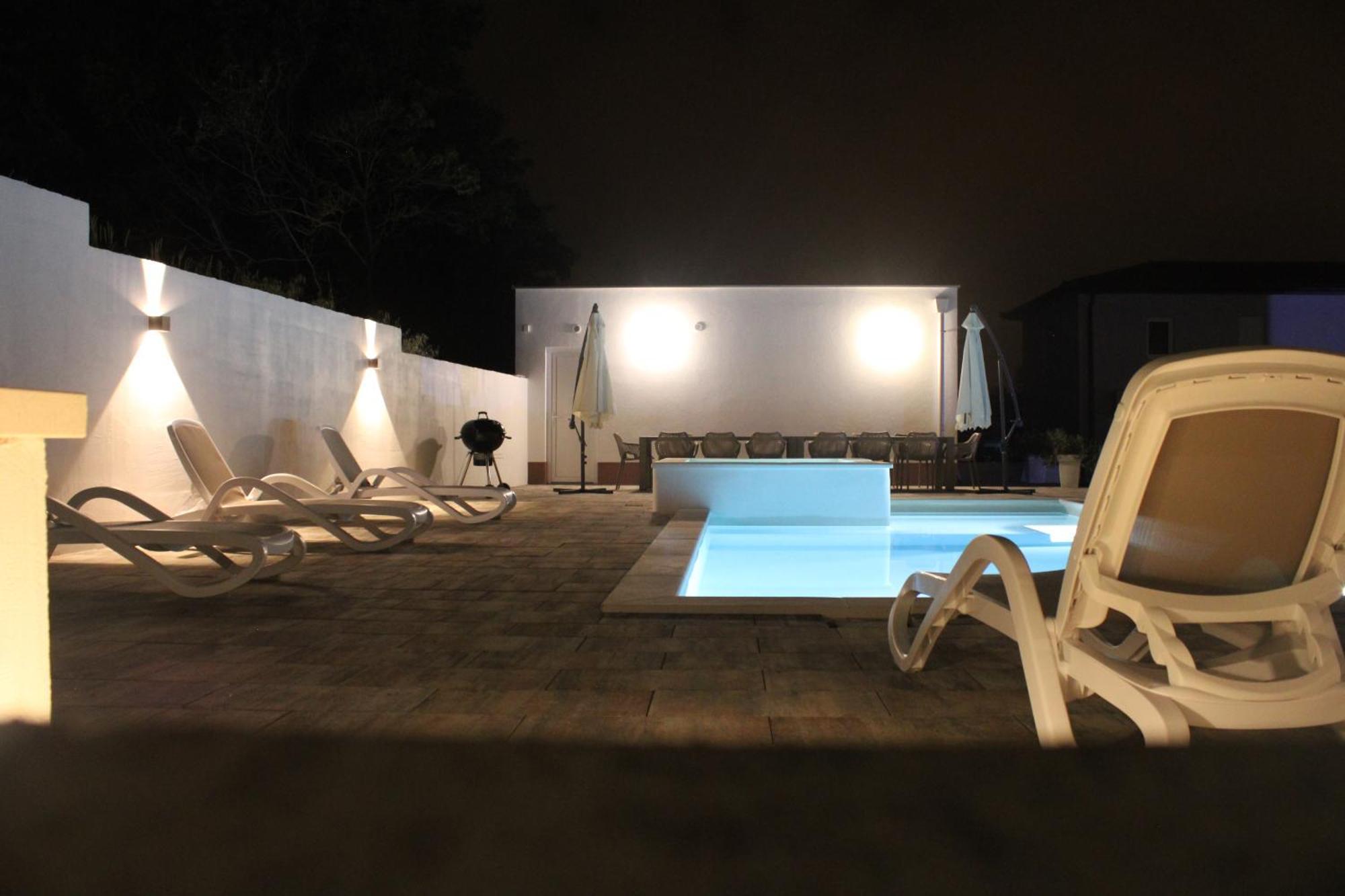 PUY Holiday House Emjalemi מראה חיצוני תמונה