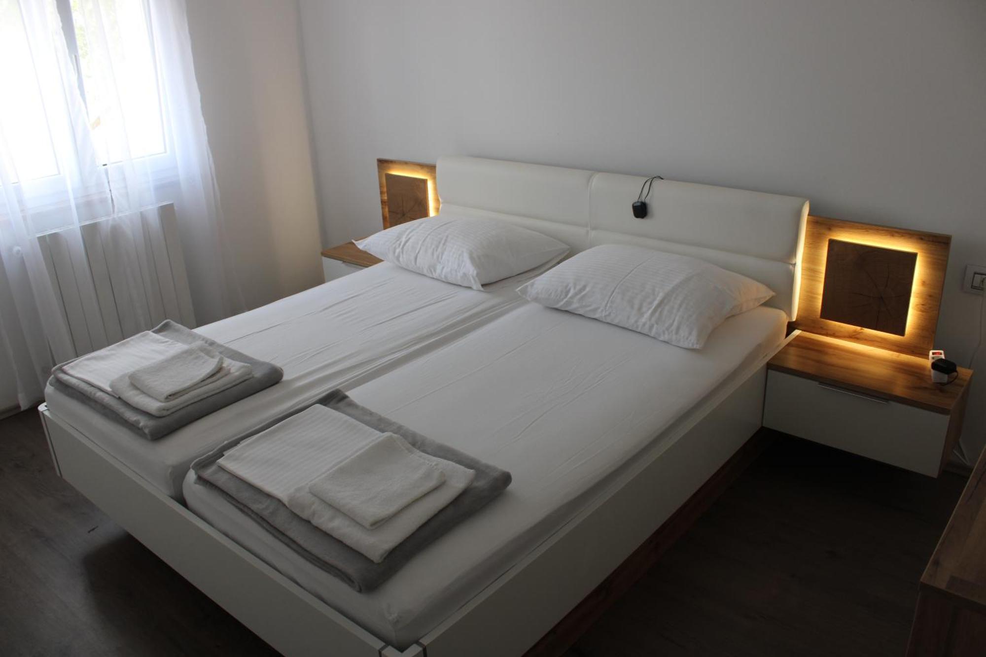 PUY Holiday House Emjalemi מראה חיצוני תמונה