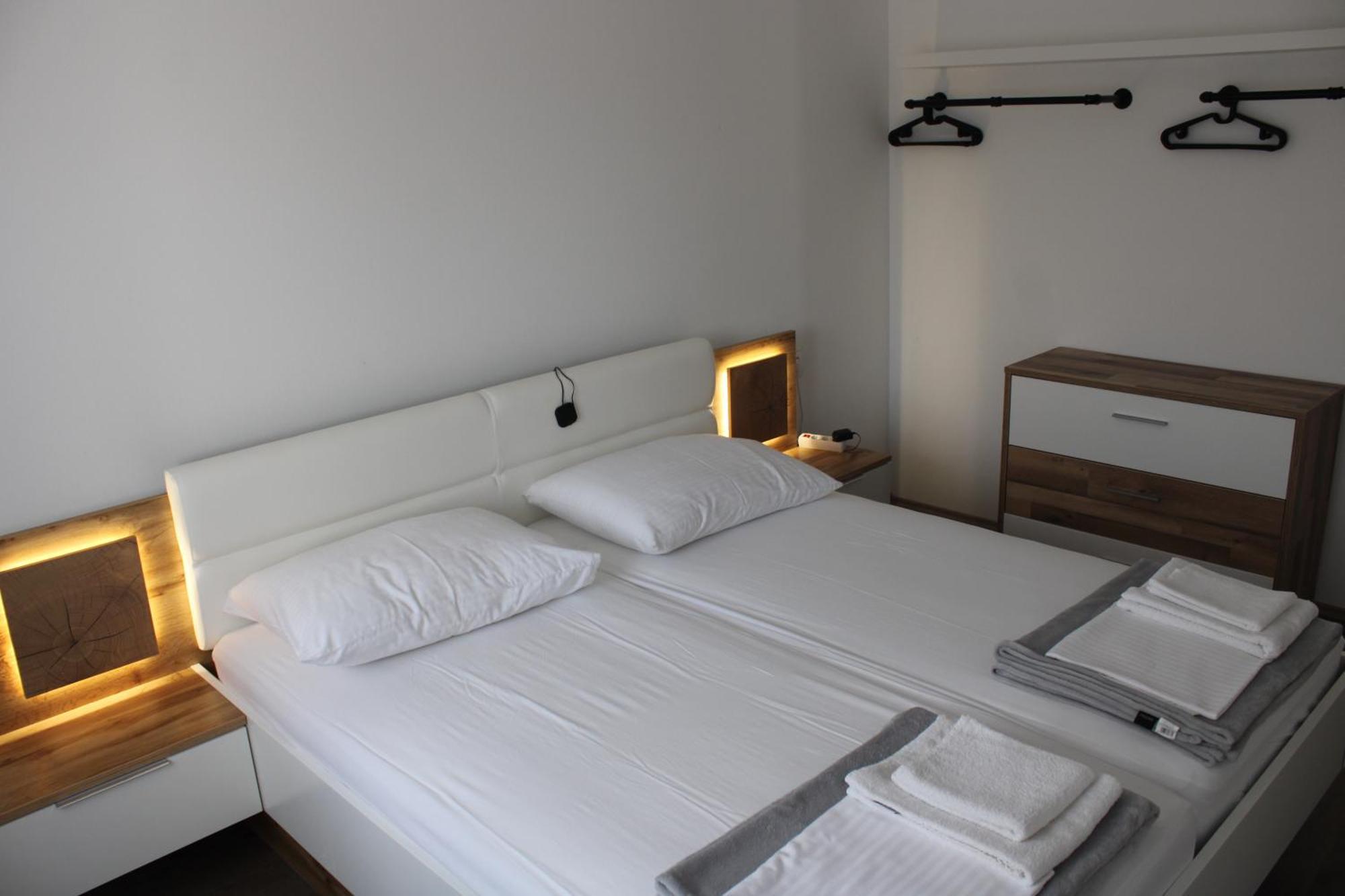 PUY Holiday House Emjalemi מראה חיצוני תמונה