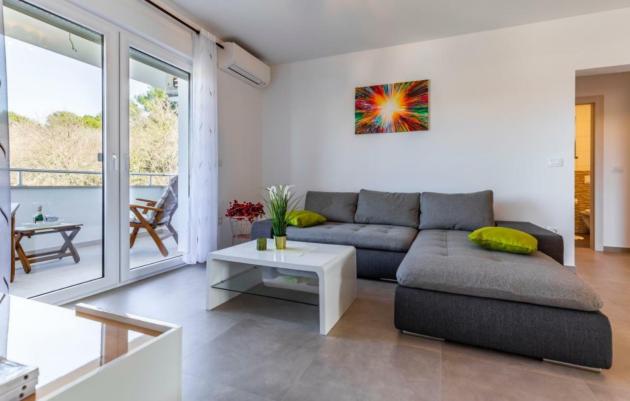 PUY Holiday House Emjalemi מראה חיצוני תמונה