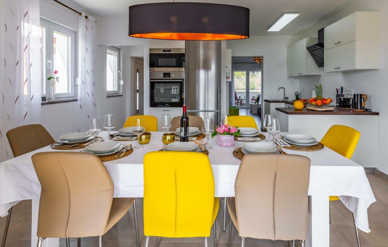 PUY Holiday House Emjalemi מראה חיצוני תמונה