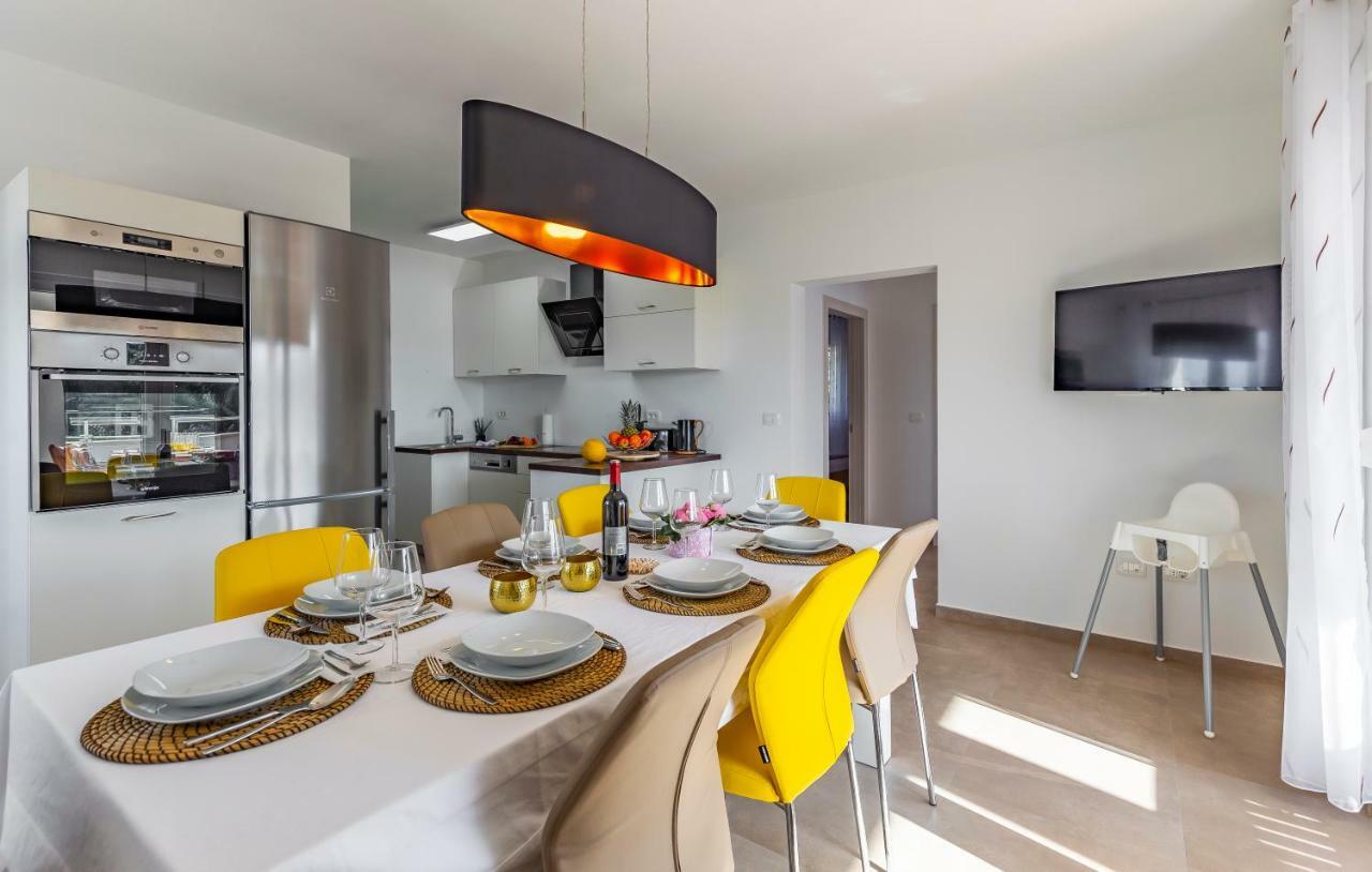 PUY Holiday House Emjalemi מראה חיצוני תמונה