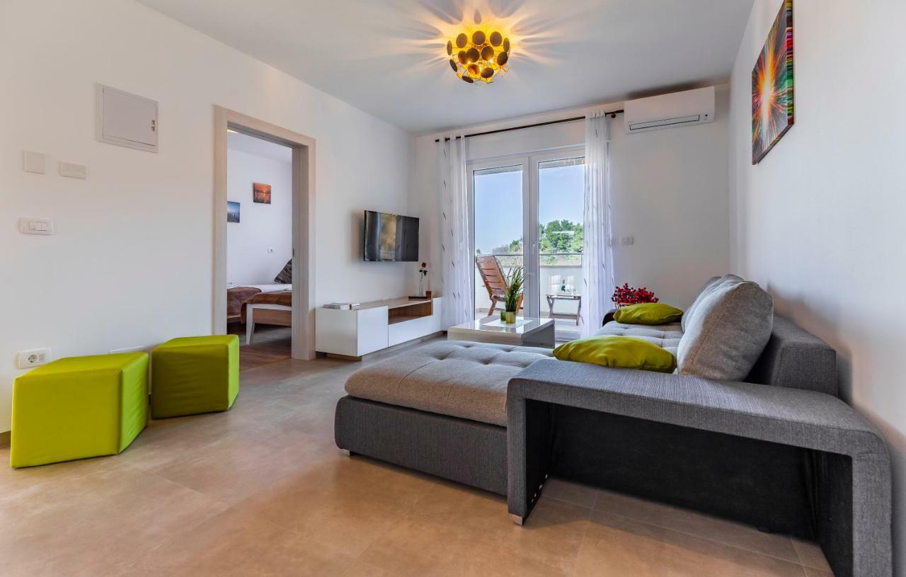 PUY Holiday House Emjalemi מראה חיצוני תמונה