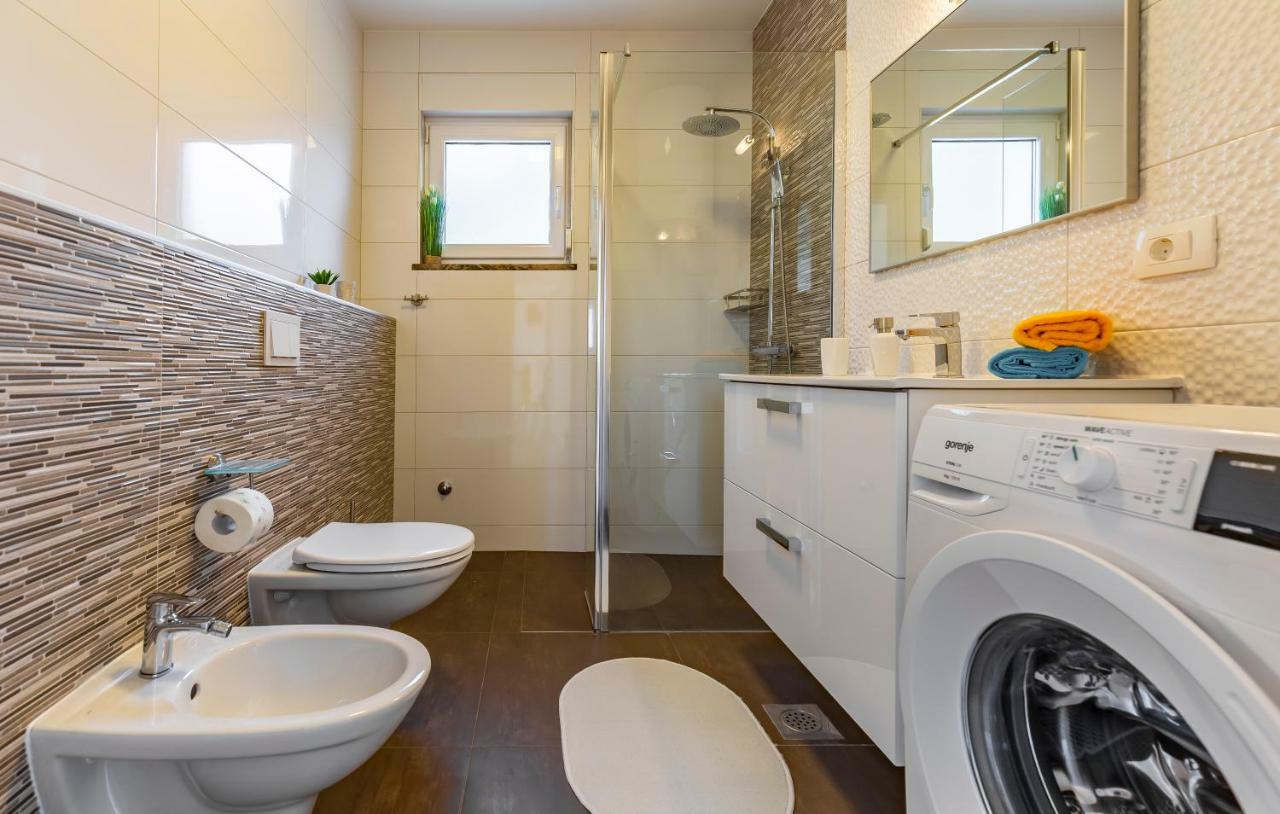 PUY Holiday House Emjalemi מראה חיצוני תמונה