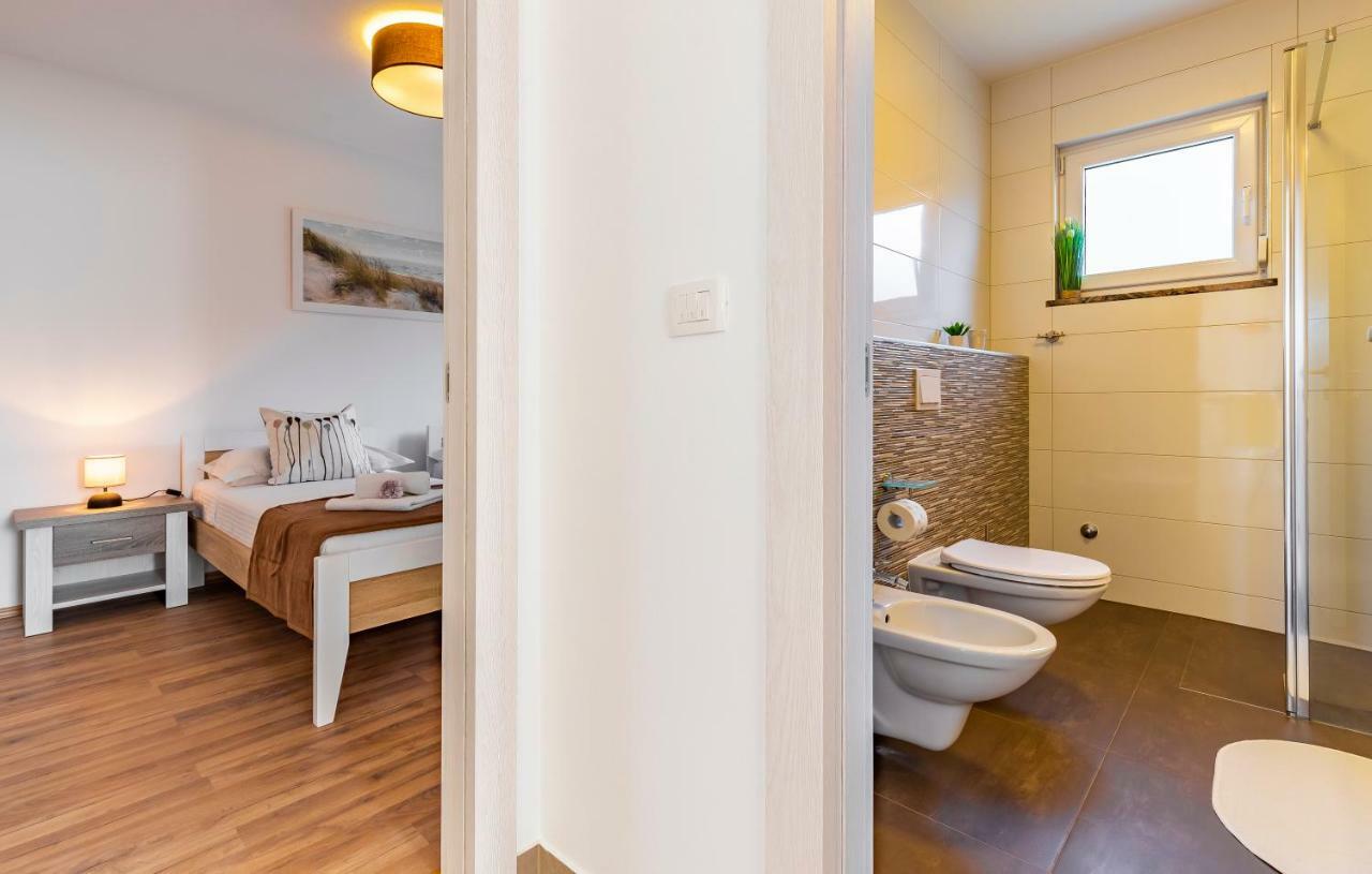 PUY Holiday House Emjalemi מראה חיצוני תמונה